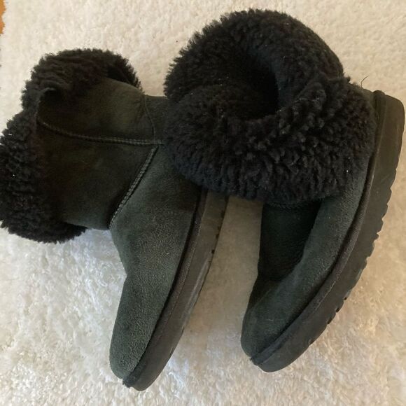 UGG women’s Bailey buckle boots - Picture 1 of 7